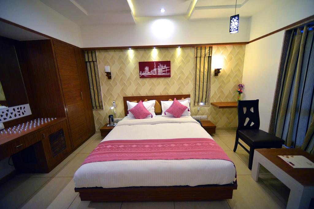 The Grand Imperial Hotel Morbi Екстер'єр фото